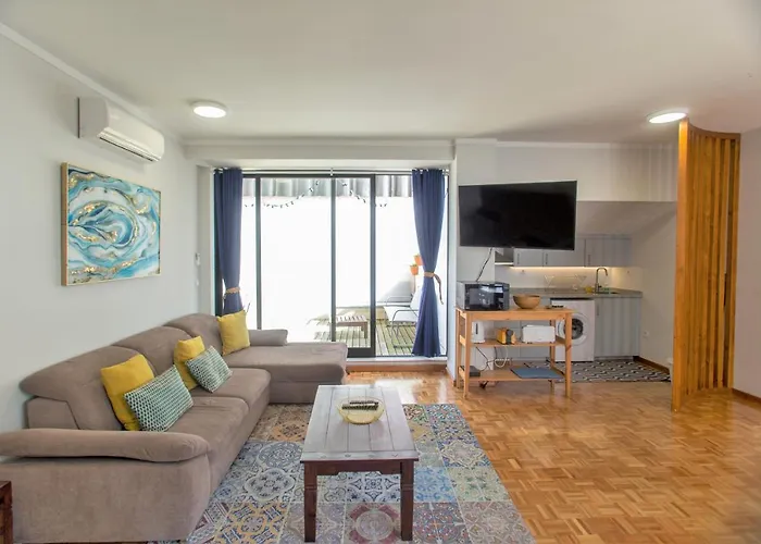 Republica Square By Hosts Apartman