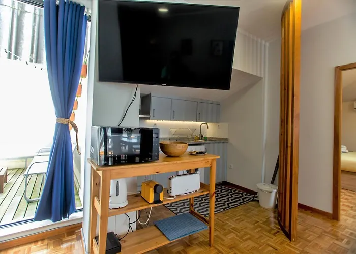 Republica Square By Hosts Apartman